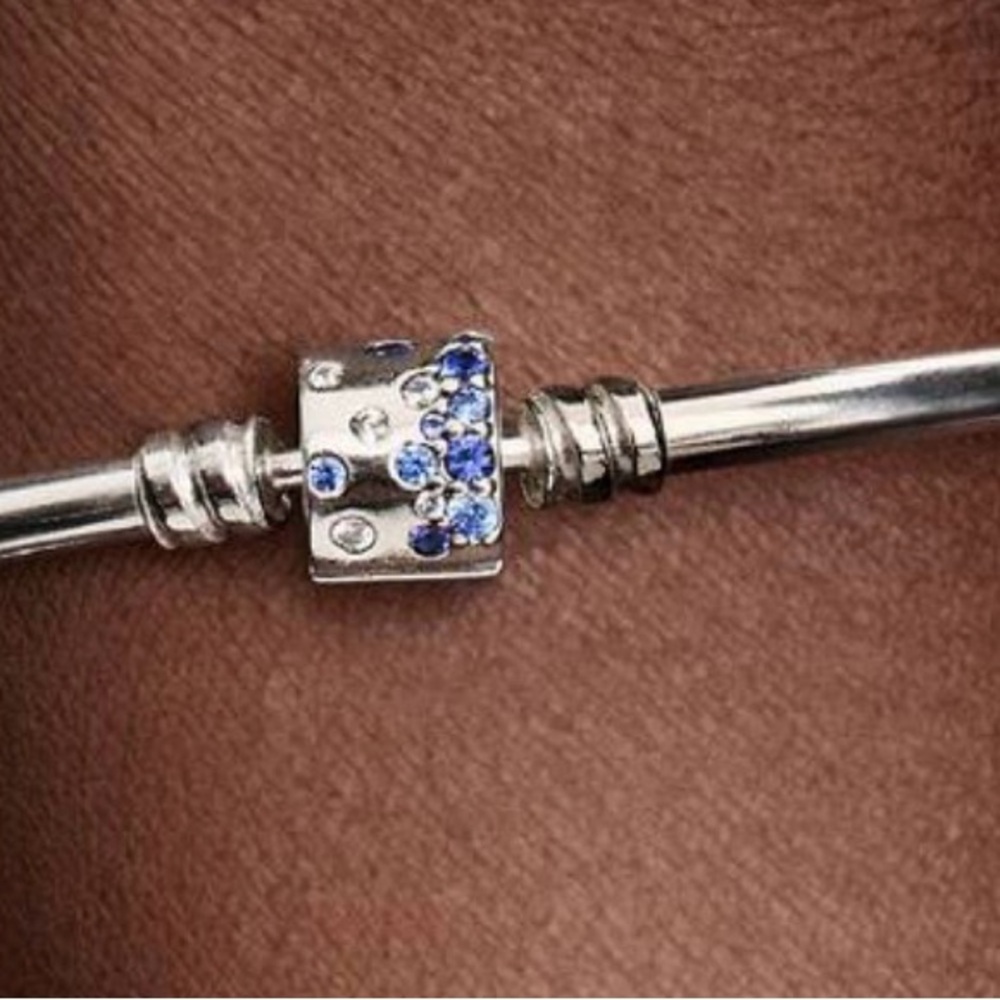 PandoraStudded Clasp & Chain Bracelet
Product number: 593681C00-17
Size: 6.7 In - Picture 3 of 4